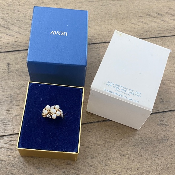 Avon Gold Ring with Pearl Accents. 1971 - Picture 1 of 7